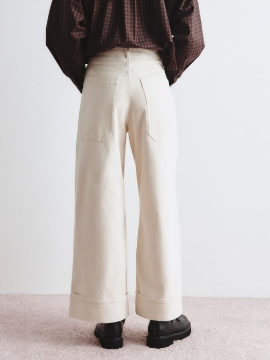 джинсы boyfriend fit из линейки  young по цене 3699 руб вид справа