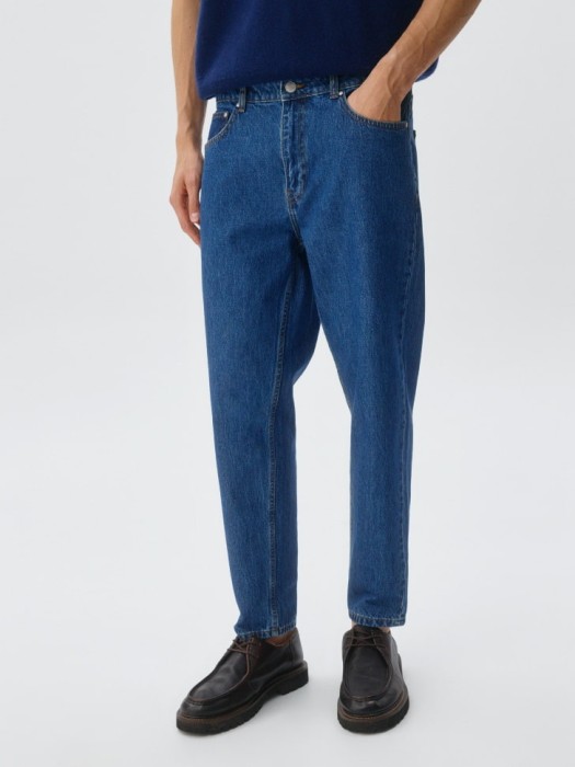 джинсы carrot fit со средней посадкой от бренда sela вид слева