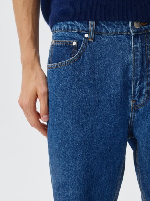 джинсы carrot fit со средней посадкой по цене 1999 руб вид справа
