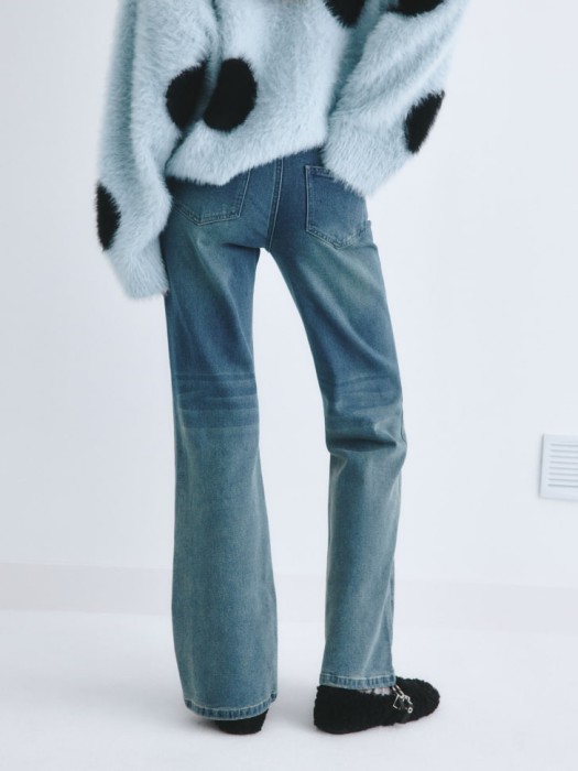 джинсы flared fit из линейки  young из россии вид сбоку