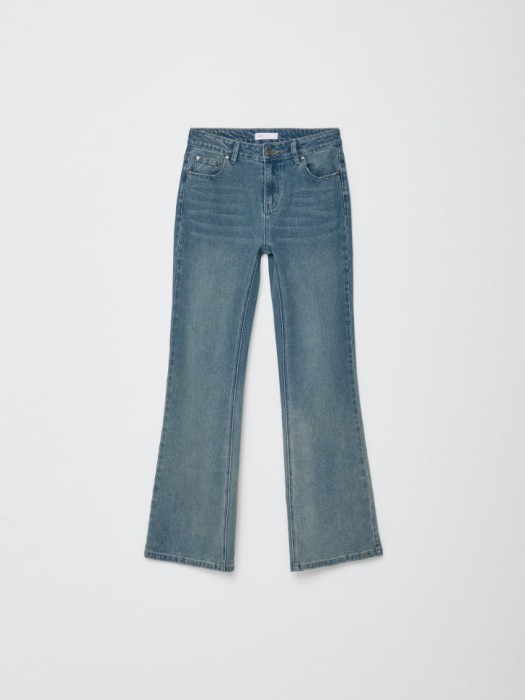 джинсы flared fit из линейки  young из хлопка спереди