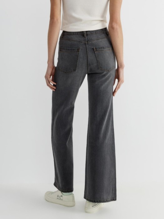 джинсы flared по цене 1999 руб вид справа