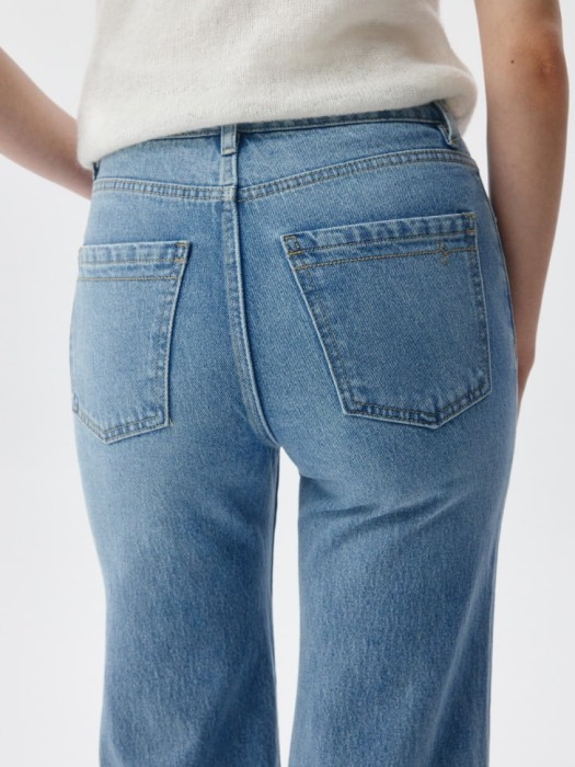 Товар красного цвета с внутренней стороны