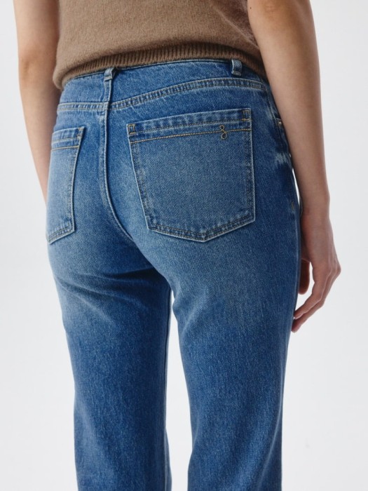 Товар красного цвета с внутренней стороны