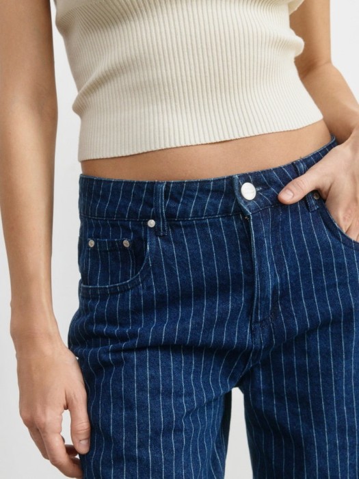 джинсы из линейки  young от бренда sela вид слева