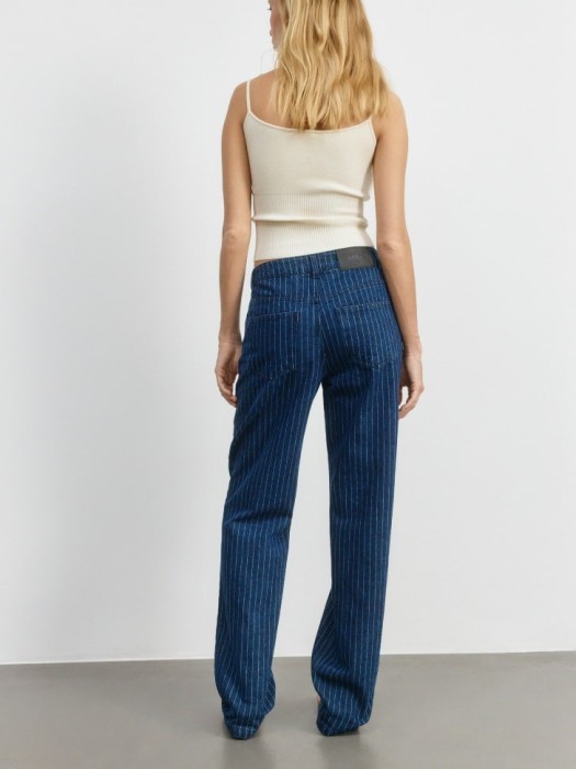 джинсы из линейки  young по цене 1799 руб вид справа