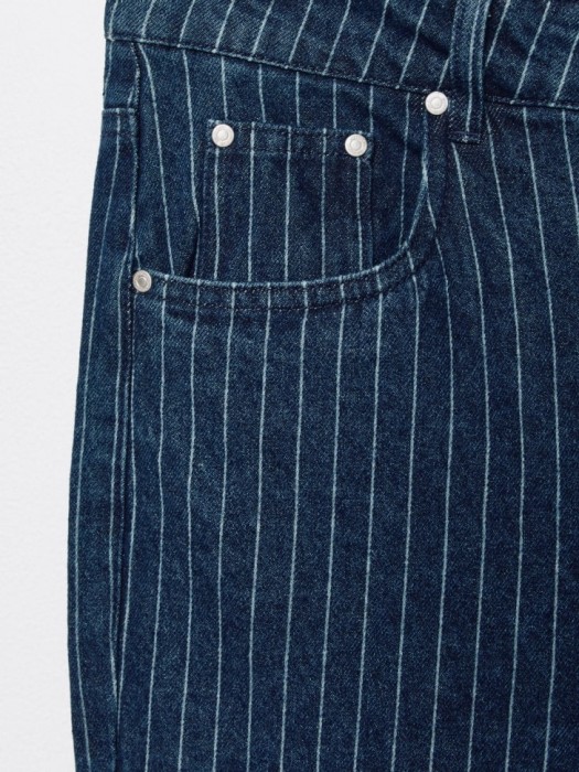 джинсы из линейки  young от 16 до 18 лет с изнаночной стороны