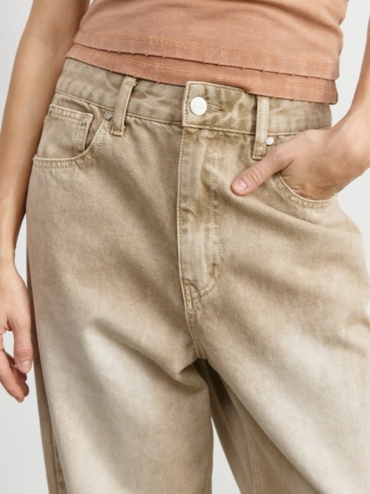 джинсы из линейки  young из россии вид сбоку