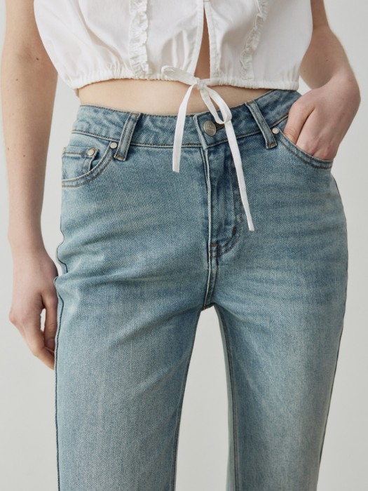 джинсы клеш с эффектом стирки по низу из линейки  young из россии вид сбоку