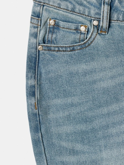 джинсы клеш с эффектом стирки по низу из линейки  young классического стиля с лицевой стороны