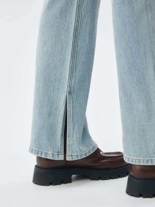 джинсы клеш с разрезами от бренда sela вид слева