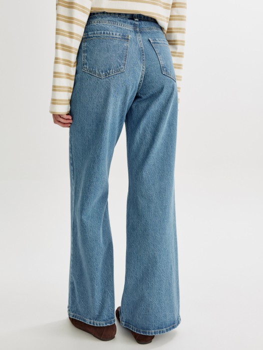 джинсы клеш со средней посадкой по цене 4299 руб вид справа