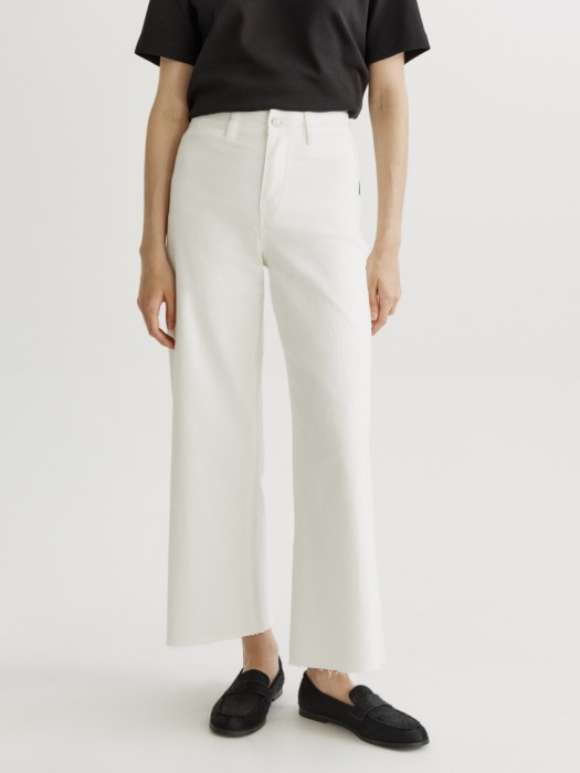 джинсы кюлоты 405 с необработанным краем от бренда sela вид слева