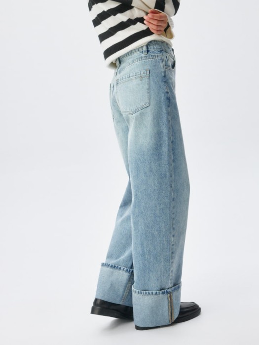 джинсы loose straight с подворотом по цене 2299 руб вид справа