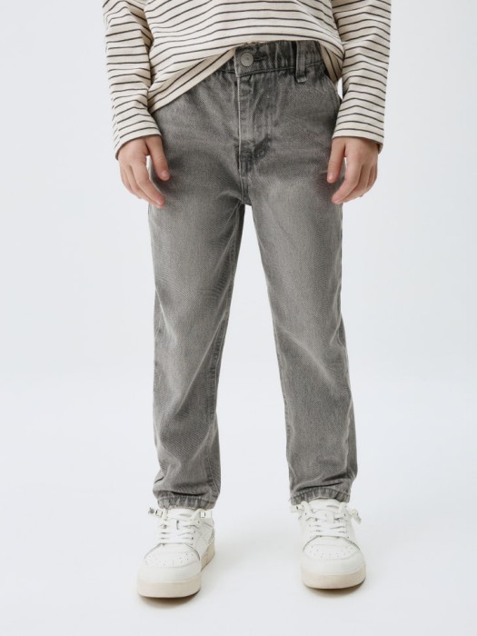 джинсы mom fit для девочек от бренда sela вид слева