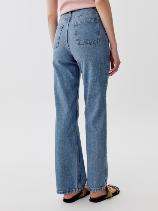 джинсы прямого кроя со средней посадкой по цене 4299 руб вид справа