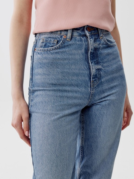 джинсы прямого кроя со средней посадкой из россии вид сбоку