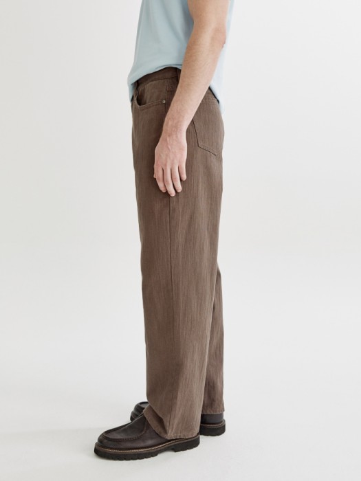 джинсы прямого кроя со средней посадкой по цене 4299 руб вид справа