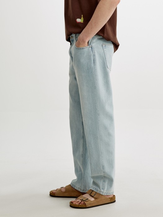 джинсы прямого кроя со средней посадкой из россии вид сбоку