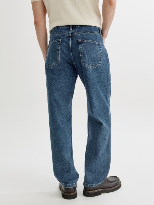джинсы прямого кроя со средней посадкой из россии вид сбоку