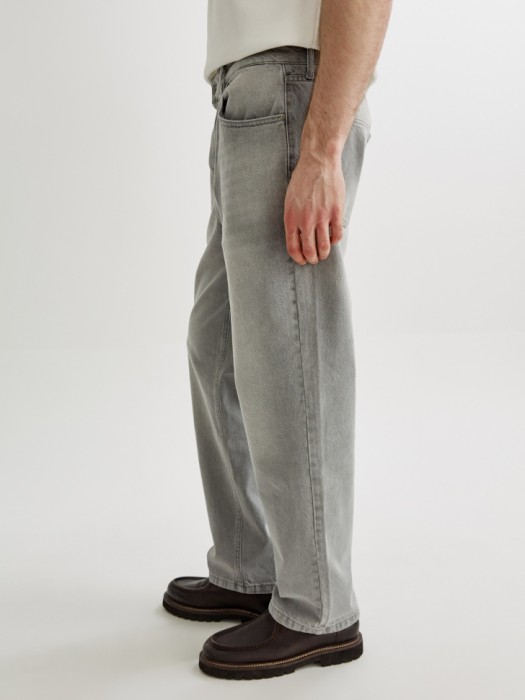 джинсы прямого кроя со средней посадкой по цене 3999 руб вид справа