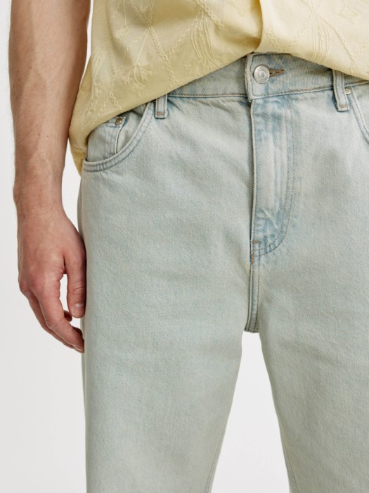 джинсы прямого кроя со средней посадкой из россии вид сбоку