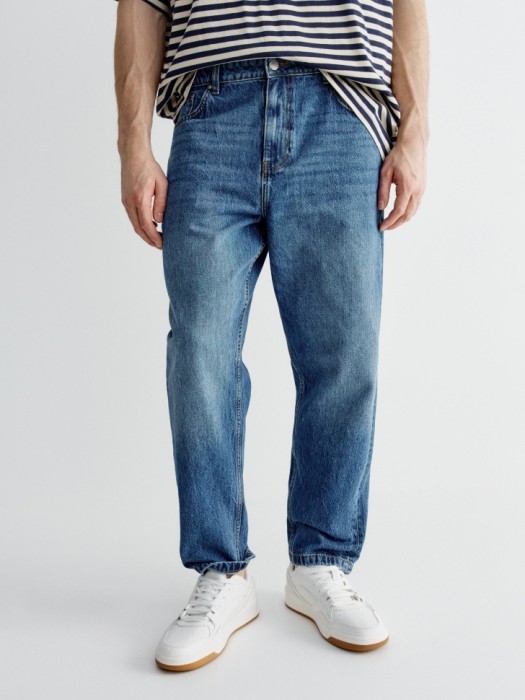 джинсы расслабленного кроя со средней посадкой от бренда sela вид слева