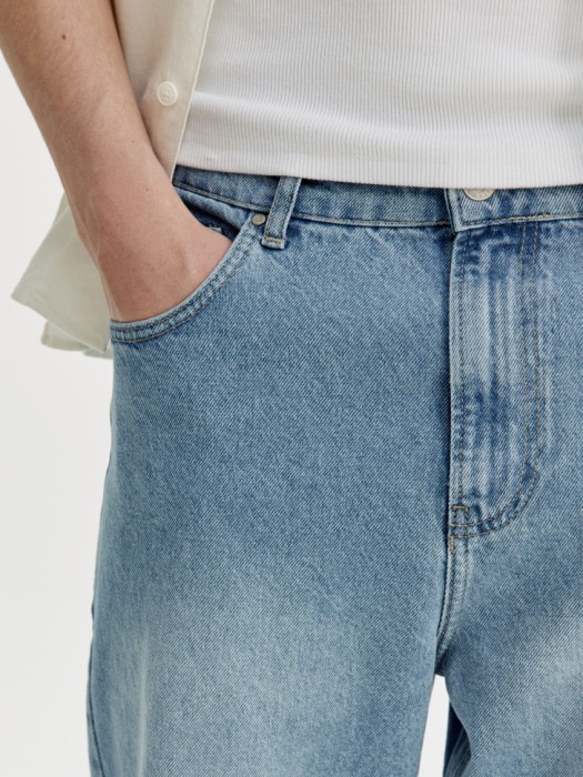 джинсы расслабленного кроя со средней посадкой из россии вид сбоку