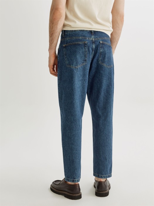 джинсы расслабленного кроя со средней посадкой по цене 3999 руб вид справа