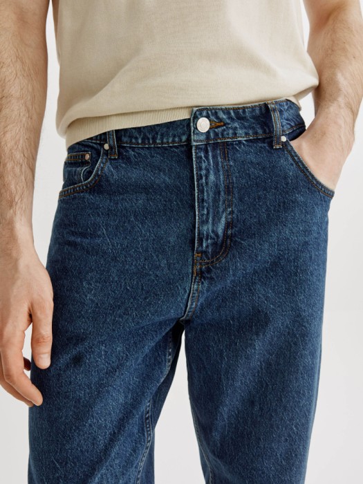 джинсы расслабленного кроя со средней посадкой из россии вид сбоку
