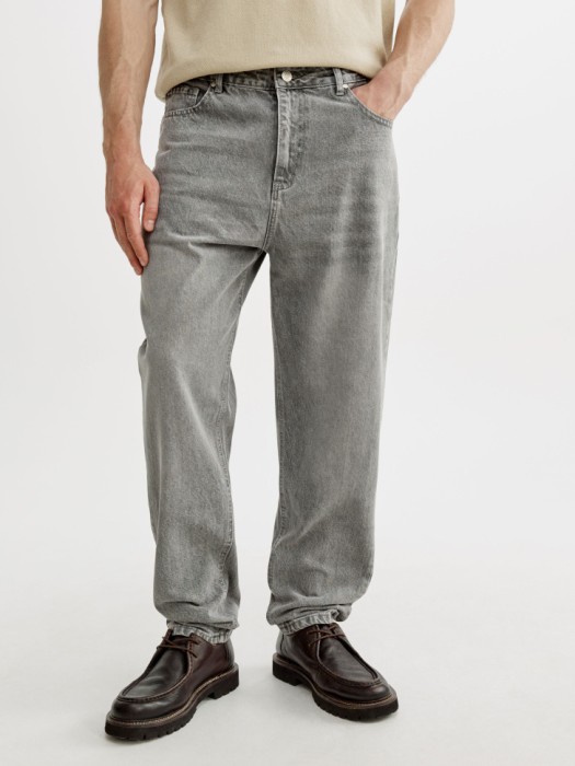 джинсы расслабленного кроя со средней посадкой от бренда sela вид слева