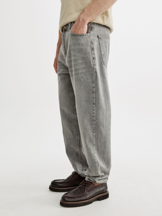 джинсы расслабленного кроя со средней посадкой по цене 2999 руб вид справа