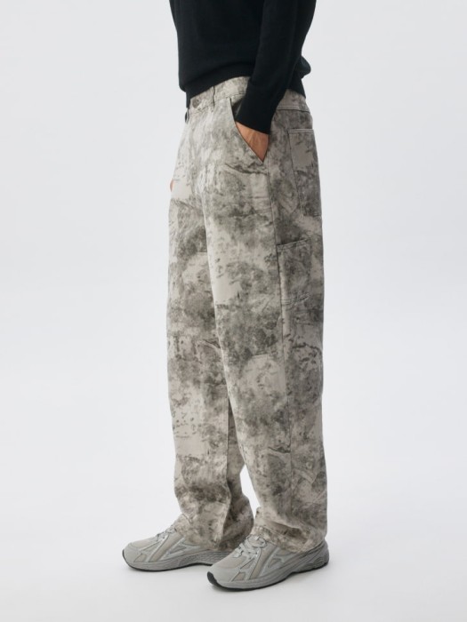 джинсы relaxed fit с принтом по цене 1599 руб вид справа