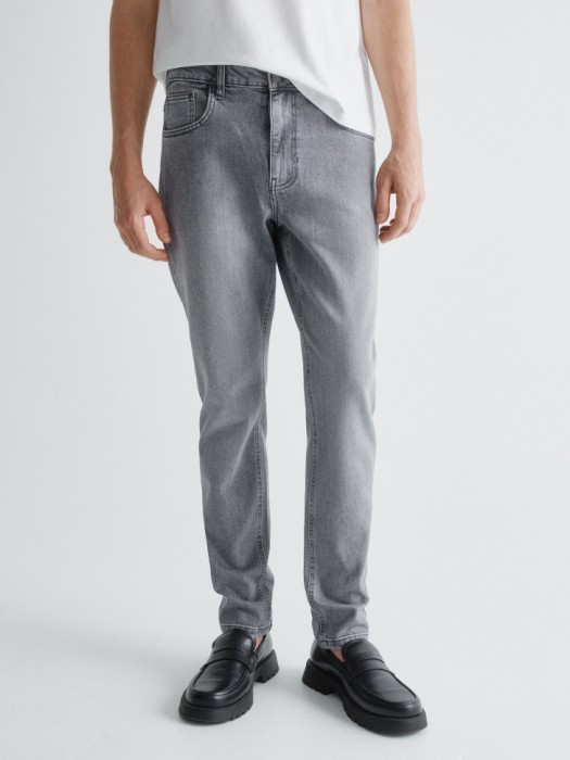 джинсы slim fit со средней посадкой от бренда sela вид слева