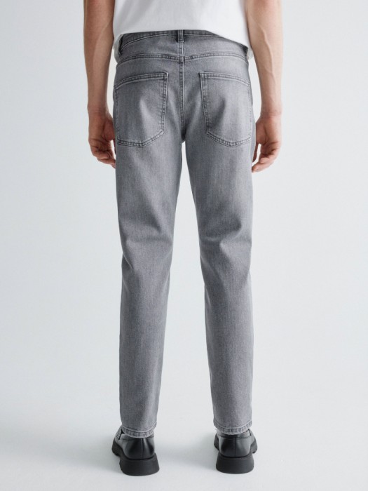 джинсы slim fit со средней посадкой по цене 3799 руб вид справа