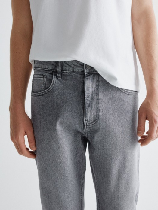 джинсы slim fit со средней посадкой из россии вид сбоку