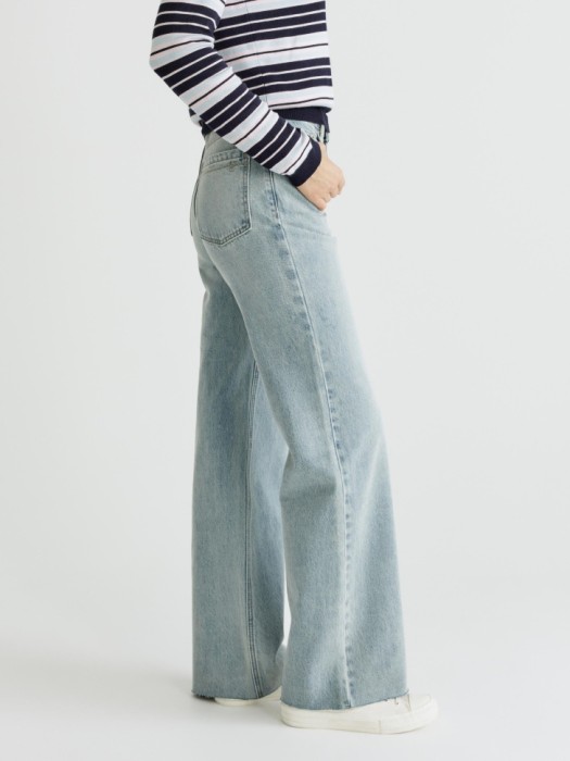 джинсы straight по цене 3799 руб вид справа