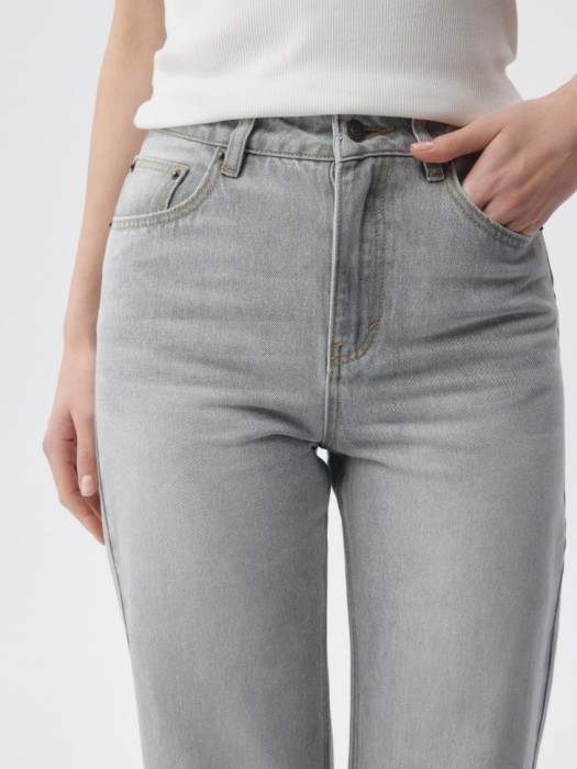 джинсы straight по цене 1799 руб вид справа