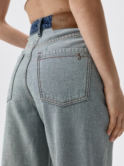 Товар красного цвета с внутренней стороны