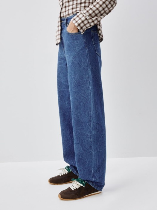 джинсы tapered с жатым эффектом по цене 1999 руб вид справа