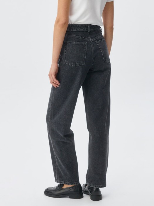 джинсы tapered по цене 1999 руб вид справа