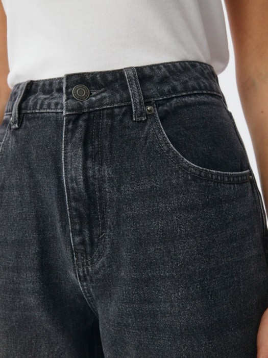 Товар красного цвета с внутренней стороны