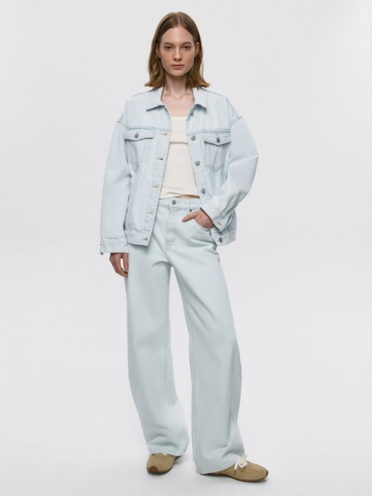 джинсы wide leg с патчем по мотивам картины джакомо кваренги от бренда sela вид слева