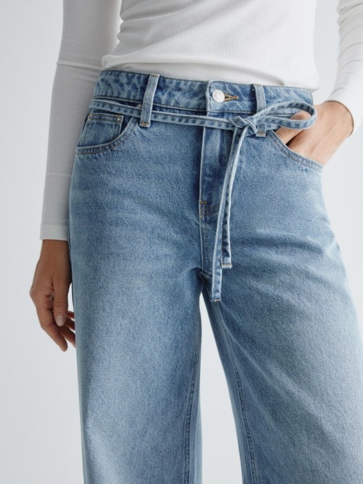 джинсы wide leg с поясом от бренда sela вид слева