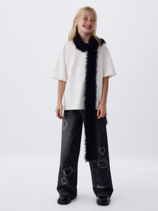 джинсы wide leg с принтом hello kitty для девочек от бренда sela вид слева