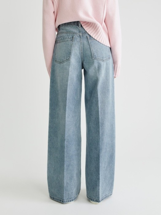 джинсы wide leg со стрелками по цене 3999 руб вид справа