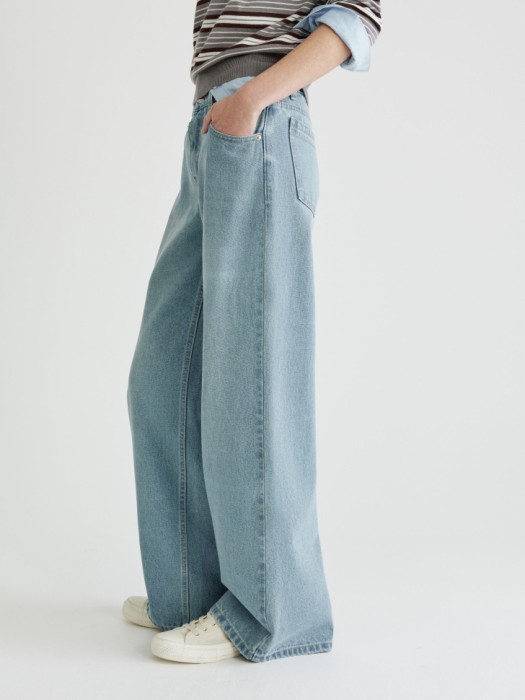 джинсы wide leg по цене 3999 руб вид справа