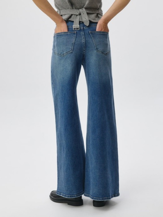 джинсы wide leg по цене 1599 руб вид справа