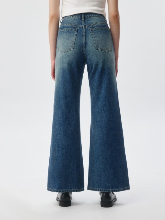 джинсы wide leg по цене 2599 руб вид справа