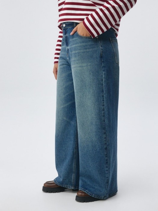 джинсы wide leg по цене 1299 руб вид справа